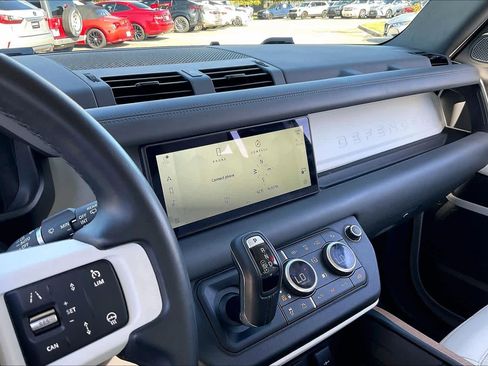 Used 2023 Land Rover Defender 110 SE image 5