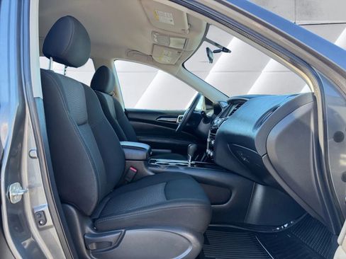 Used 2020 Nissan Pathfinder S image 10