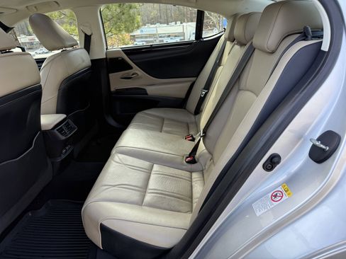 Used 2019 Lexus ES 350 Ultra Luxury image 39