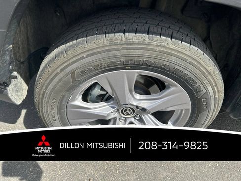 Used 2025 Toyota RAV4 XLE AWD/4WD image 26