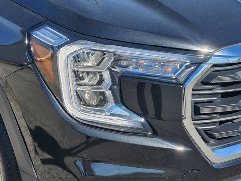 Used 2024 GMC Terrain SLE image 9
