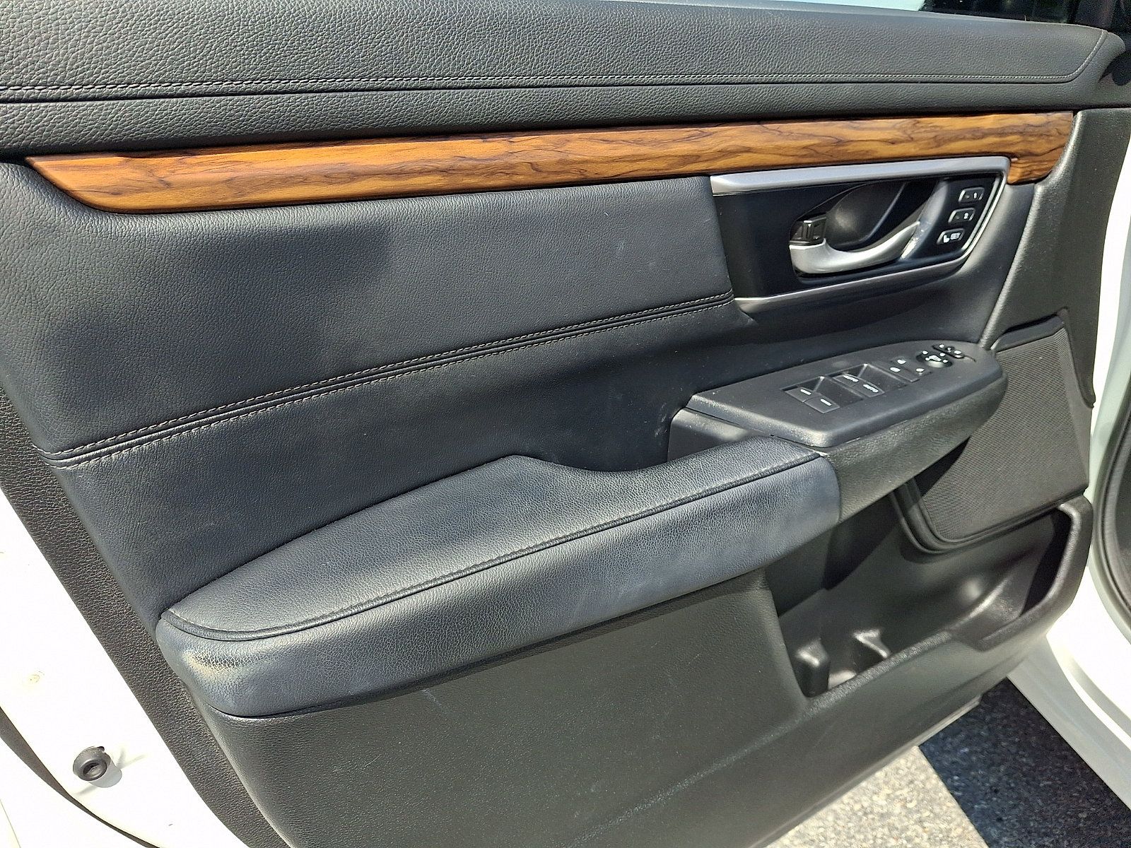 Used 2022 Honda CR-V Touring image 12