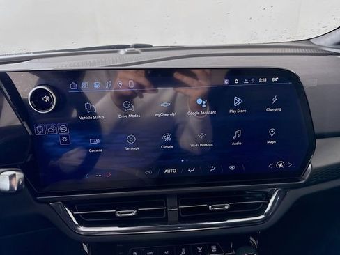 New 2026 Chevrolet Equinox EV LT image 18