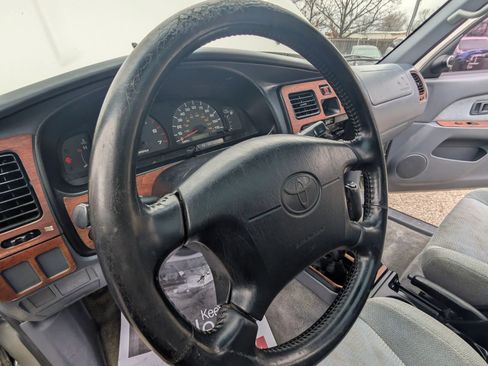Used 2000 Toyota 4Runner SR5 AWD/4WD image 10
