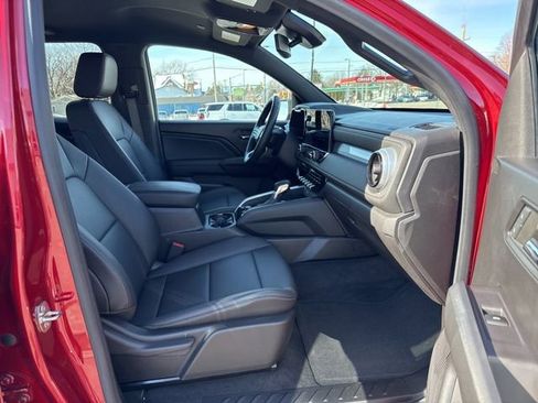 Used 2023 Chevrolet Colorado LT w/ LT Convenience Package III image 9