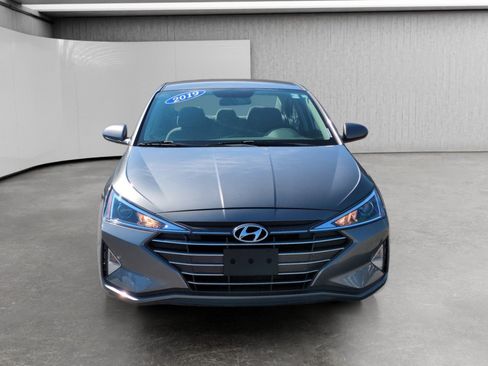 Used 2019 Hyundai Elantra SE FWD image 2