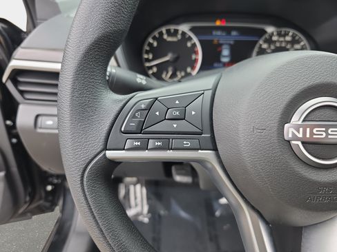 Used 2024 Nissan Altima 2.5 SV FWD image 14