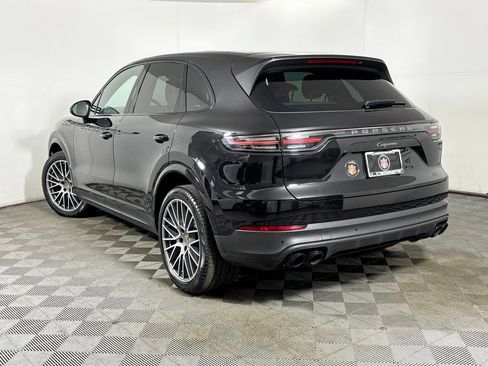 Used 2022 Porsche Cayenne Platinum Edition image 3