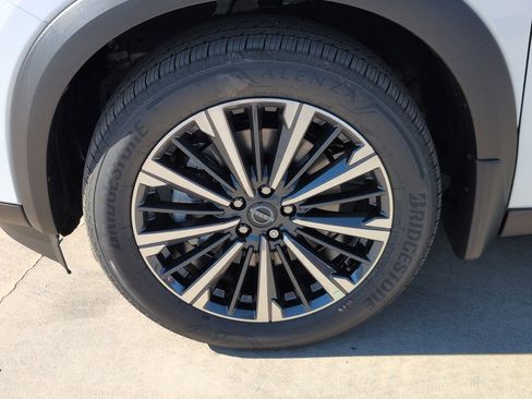 New 2026 Nissan Pathfinder Platinum image 9