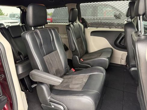 Used 2020 Dodge Grand Caravan SXT FWD image 28