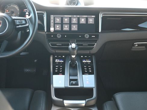 Used 2023 Porsche Macan image 33
