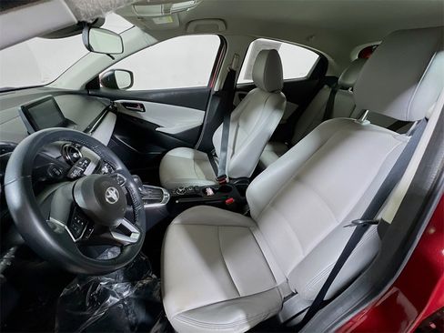 Certified 2020 Toyota Yaris XLE image 19