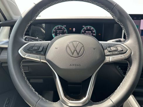 Used 2025 Volkswagen Tiguan SE AWD/4WD image 19