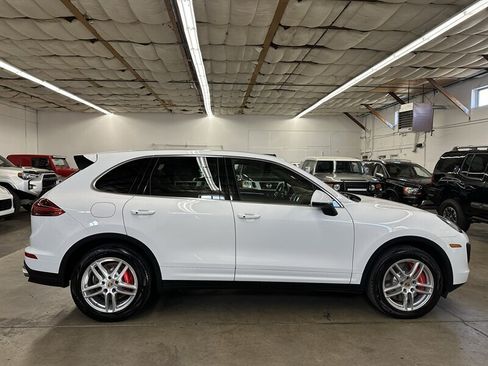 Used 2015 Porsche Cayenne Turbo w/ Premium Plus Package AWD/4WD image 2