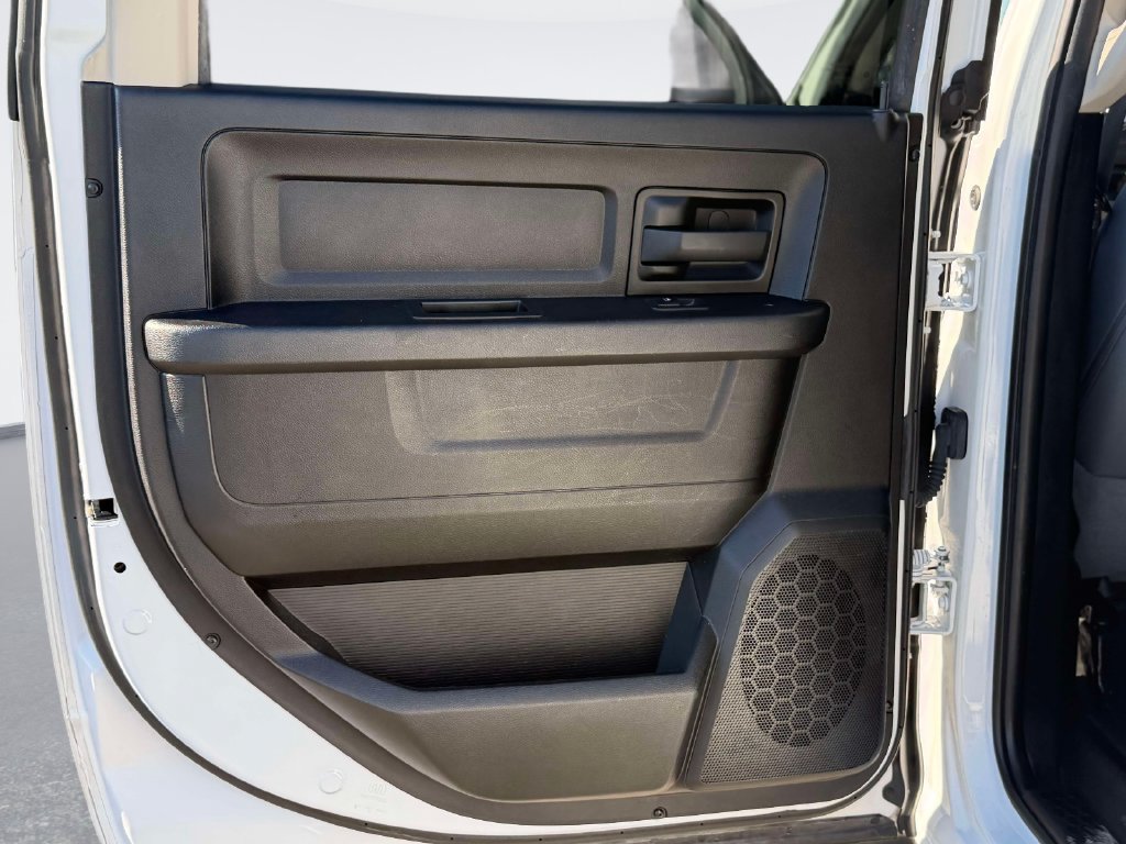 Used 2020 RAM 1500 4x4 Crew Cab Classic w/ Chrome Appearance Group image 12