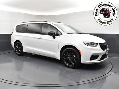 Used 2026 Chrysler Pacifica Limited w/ S Appearance Package