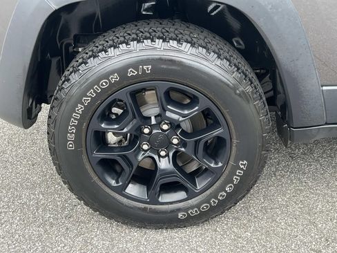Used 2022 Jeep Cherokee Latitude AWD/4WD image 17