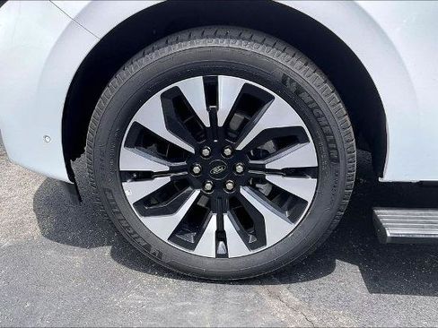 Certified 2025 Ford Expedition Platinum w/ Driver's Package AWD/4WD image 4