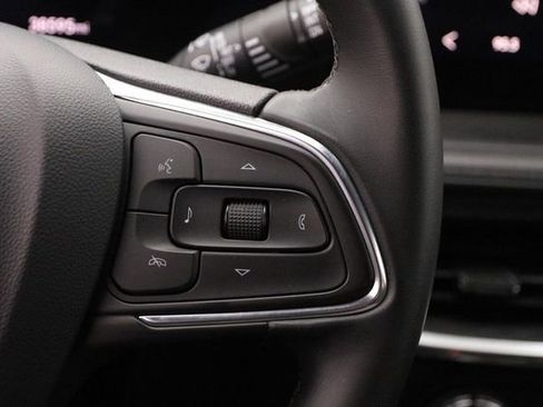 Used 2024 Buick Encore GX Sport Touring image 12