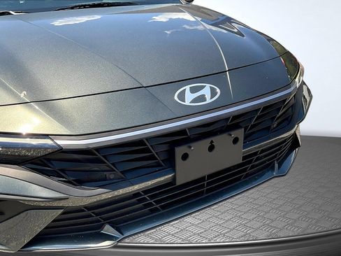 Used 2025 Hyundai Elantra Sport FWD image 31