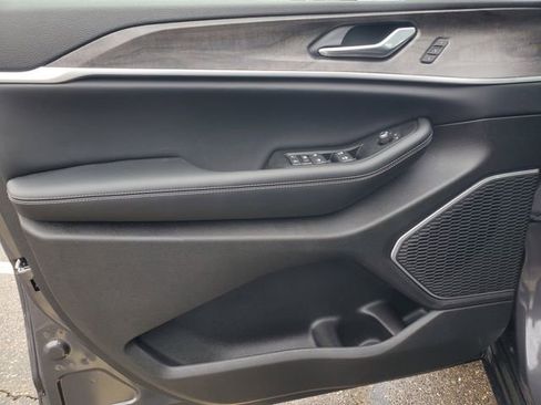 New 2026 Jeep Grand Cherokee Limited image 9