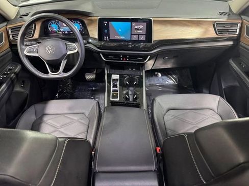 Used 2025 Volkswagen Atlas SE AWD/4WD image 11