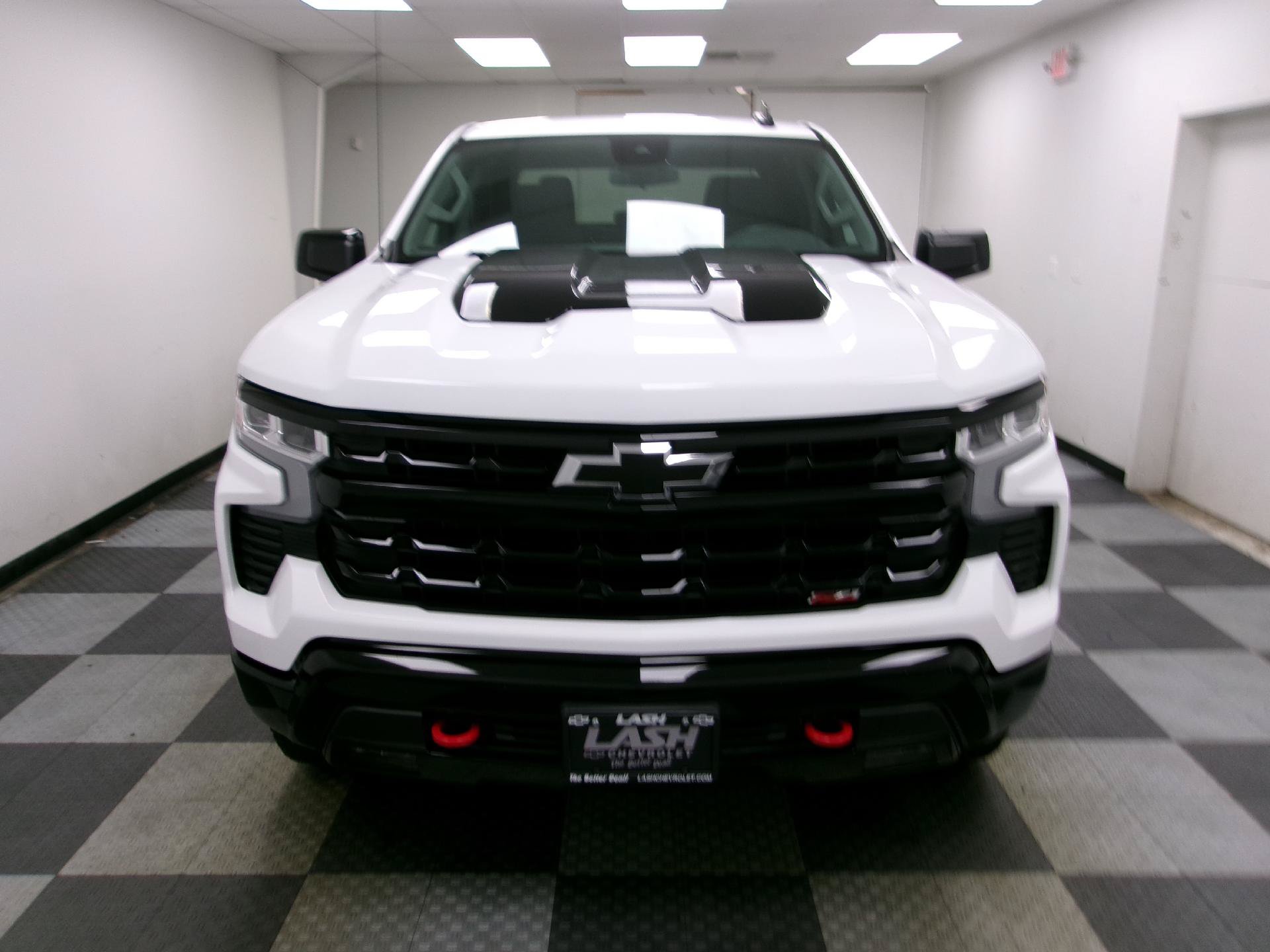 Used 2025 Chevrolet Silverado 1500 LT Trail Boss w/ Protection Package AWD/4WD image 3