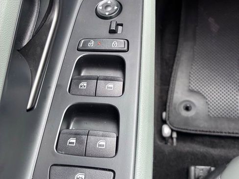 Used 2025 Hyundai Elantra Limited FWD image 23