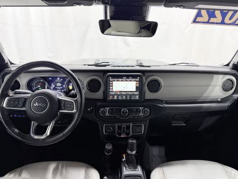 Used 2022 Jeep Wrangler Unlimited Sahara image 23