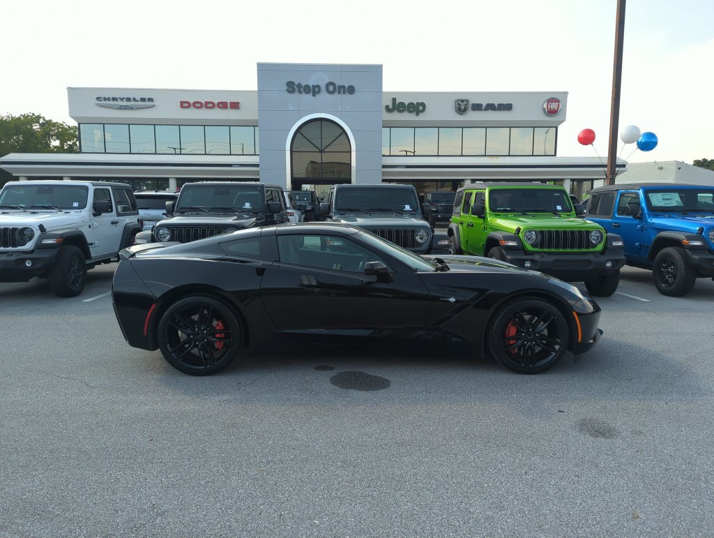 Used 2017 Chevrolet Corvette Stingray Coupe w/ Z51 1LT RWD image 7