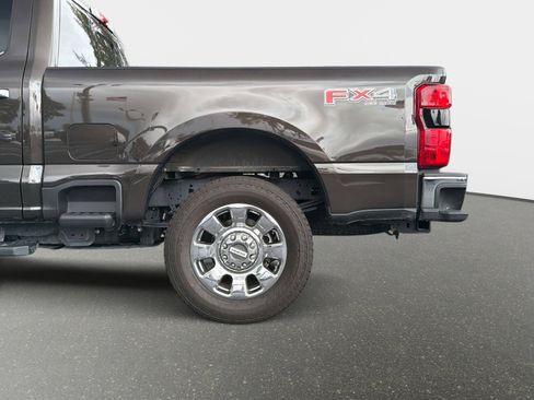Used 2025 Ford F250 Lariat w/ Chrome Package AWD/4WD image 15