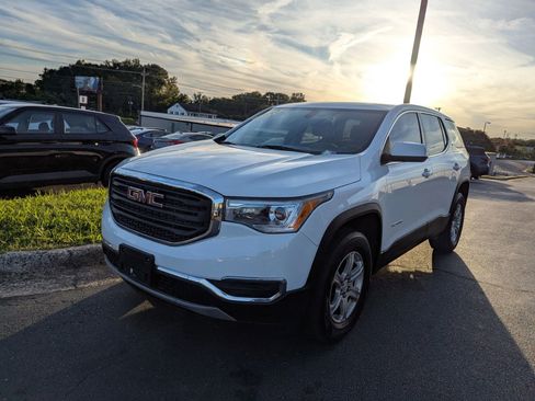 Used 2017 GMC Acadia SLE image 3