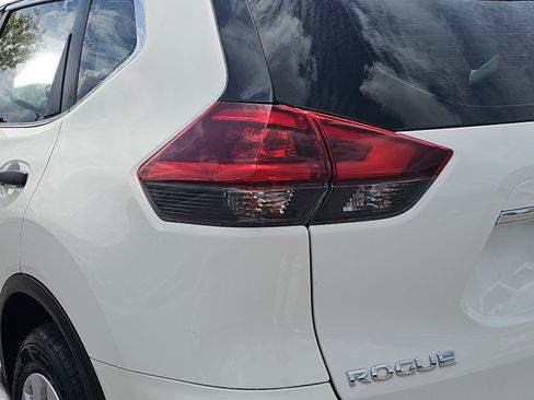 Used 2018 Nissan Rogue S FWD image 29