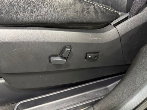 Used 2015 Chrysler Town & Country S w/ Driver Convenience Group FWD image 23