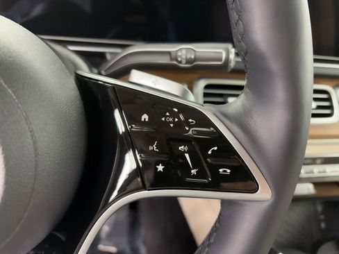 Certified 2025 Mercedes-Benz GLS 450 4MATIC image 13