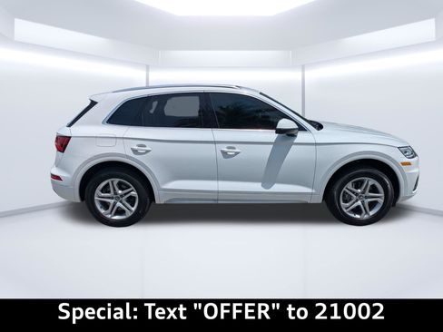Used 2019 Audi Q5 2.0T Premium w/ Convenience Package AWD/4WD image 2