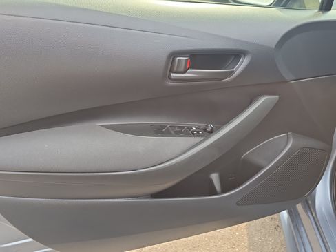 Used 2022 Toyota Corolla LE FWD image 17