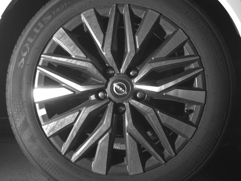 Used 2025 Nissan Altima 2.5 SV FWD image 15