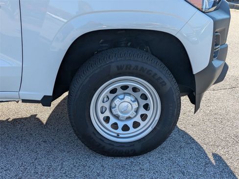 Used 2025 Chevrolet Colorado W/T image 10