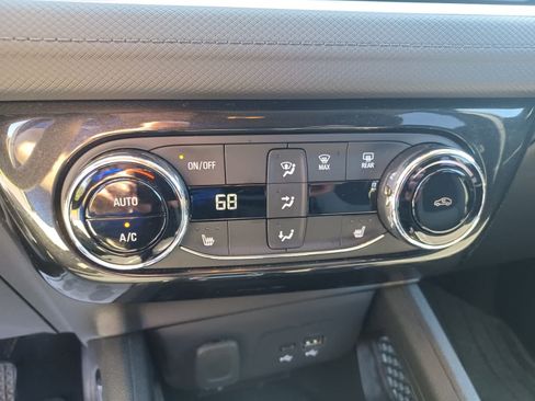 Used 2025 Chevrolet TrailBlazer LT w/ Convenience Package AWD/4WD image 13