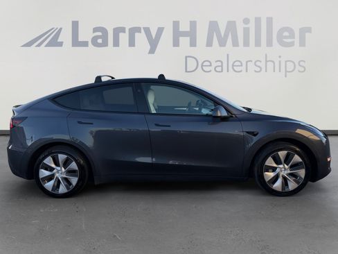 Used 2023 Tesla Model Y 2WD image 6