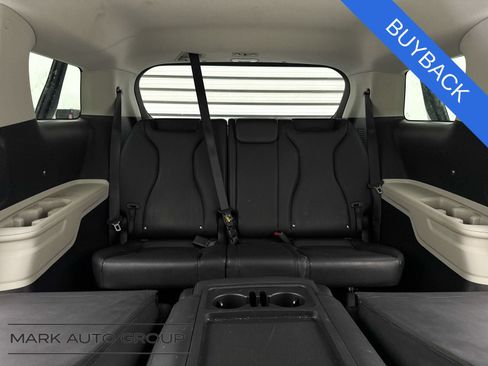 Used 2024 Kia Carnival LX FWD image 10