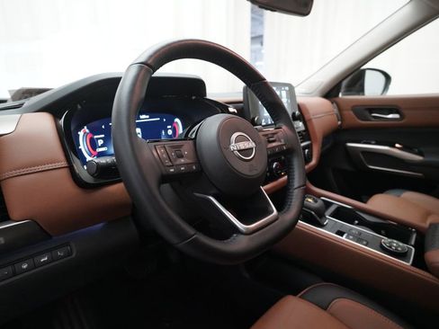 Used 2025 Nissan Pathfinder Platinum w/ Cargo Package AWD/4WD image 8
