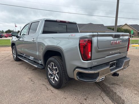 New 2026 GMC Sierra 1500 SLT image 4