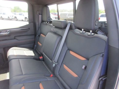 New 2026 GMC Sierra 1500 AT4 w/ AT4 Premium Package AWD/4WD image 16