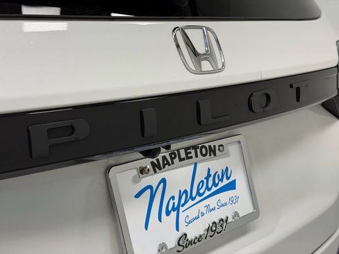 Used 2025 Honda Pilot Elite image 8