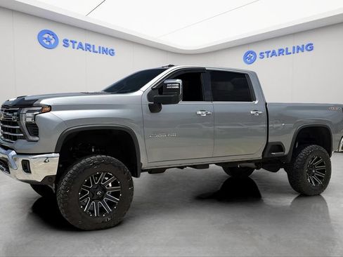 Used 2024 Chevrolet Silverado 2500 LTZ AWD/4WD image 2