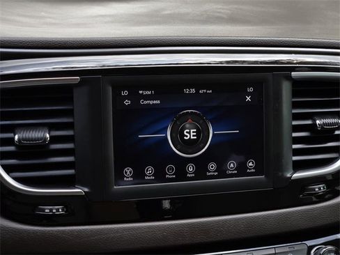 Used 2018 Chrysler Pacifica Touring Plus w/ Tire & Wheel Group image 24