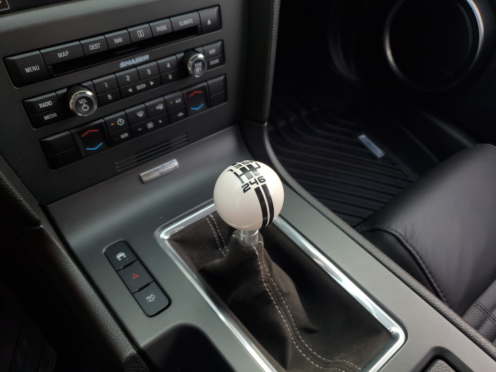 Used 2010 Ford Mustang Shelby GT500 RWD image 25