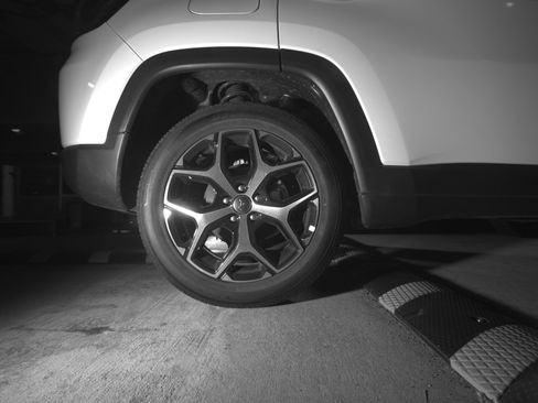 Used 2025 Jeep Compass Limited image 15